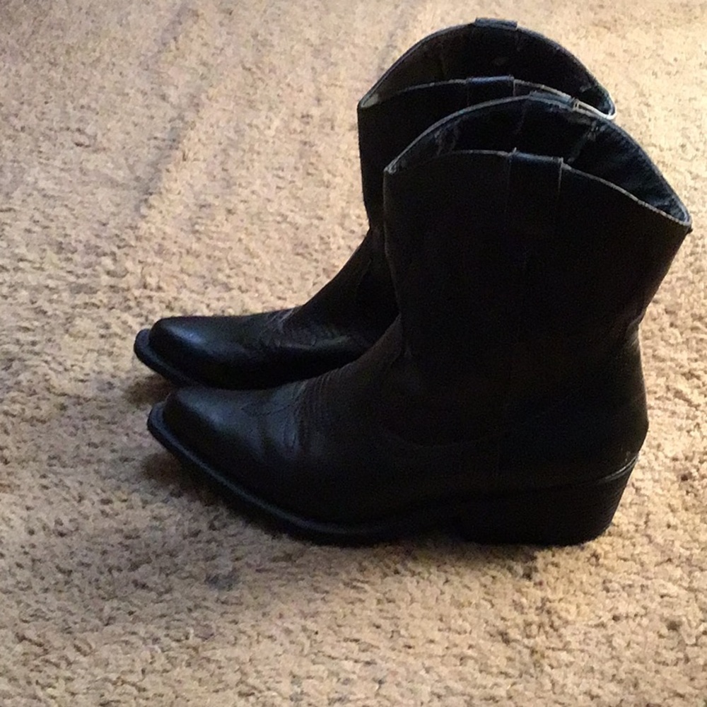 BLACK COWBOY ANKLE BOOKS / BEAUTIFUL SIE 7 FEEL LIKE 8 - Picture 2 of 7